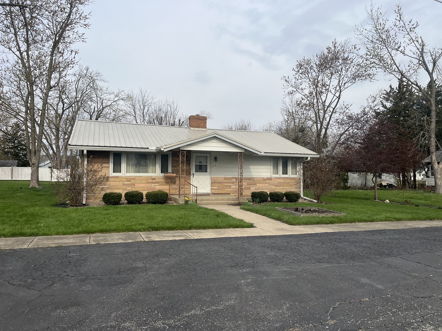 816 Lincoln Street, Minonk, IL 61760