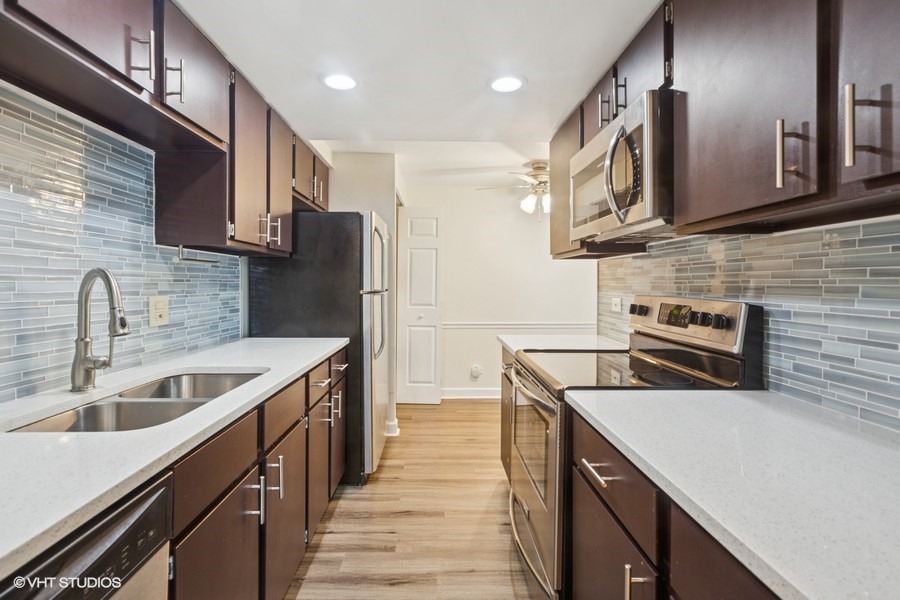6340 Americana Drive #313, Willowbrook, IL 60527