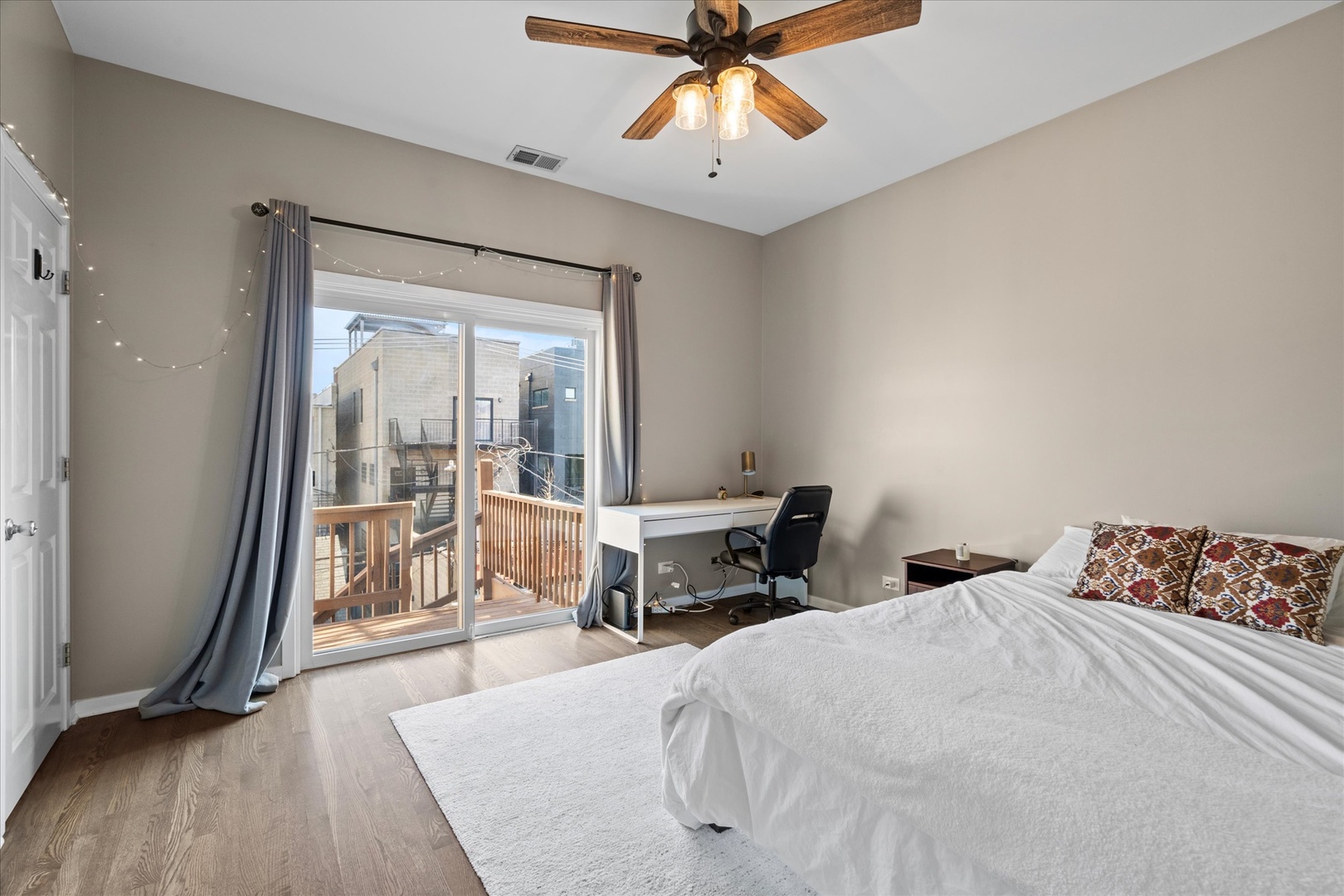 1329 W Fillmore Street #3, Chicago, IL 60607