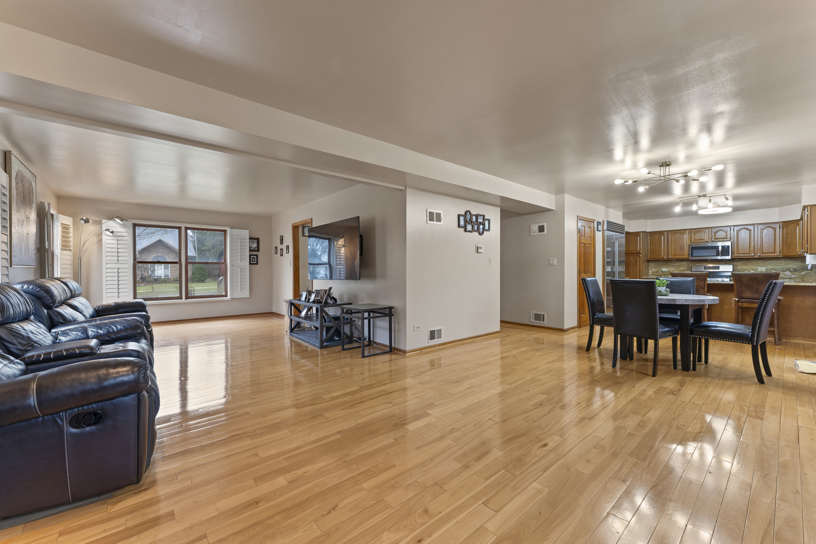 265 Windsor Avenue, Wood Dale, IL 60191