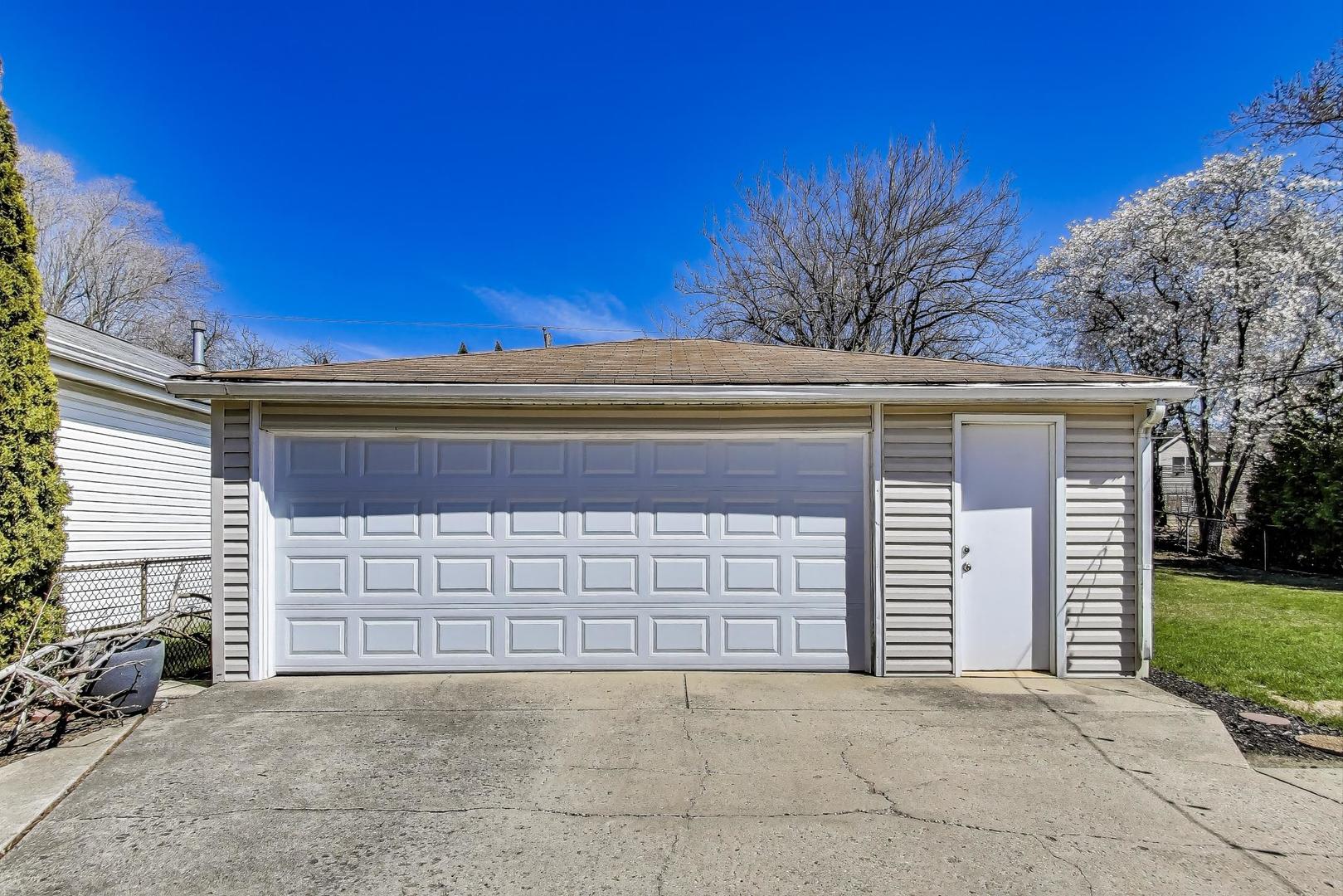 109 S Weller Lane, Mount Prospect, IL 60056