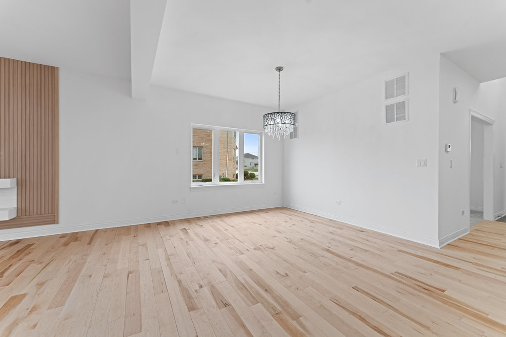 6705 W 91st Place, Oak Lawn, IL 60453