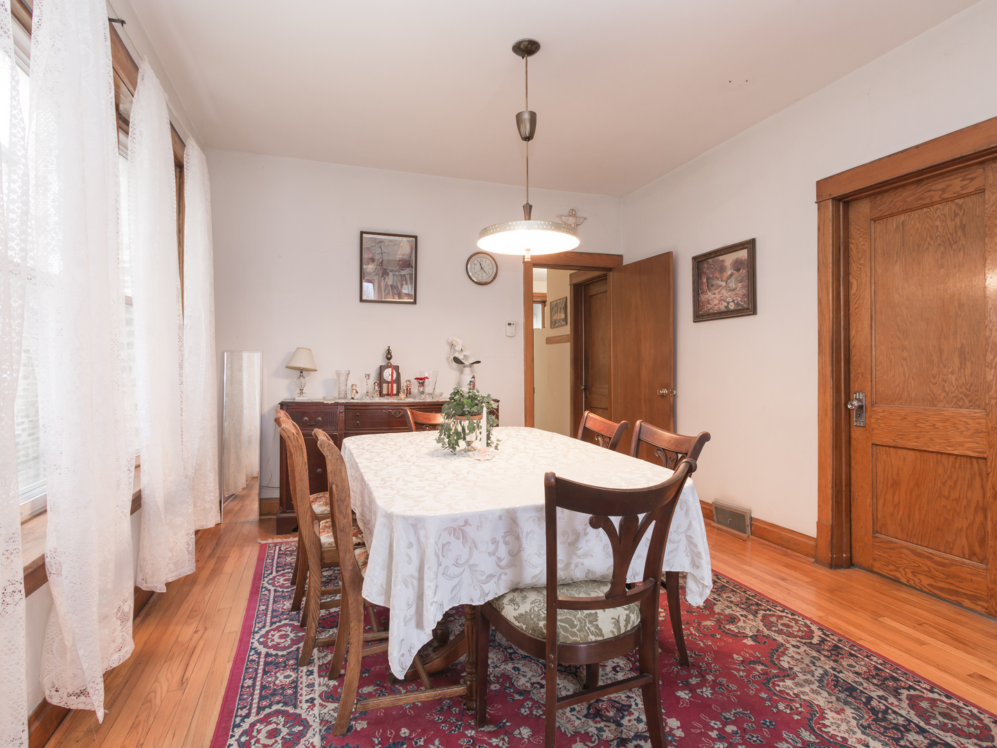 4249 W Melrose Street, Chicago, IL 60641