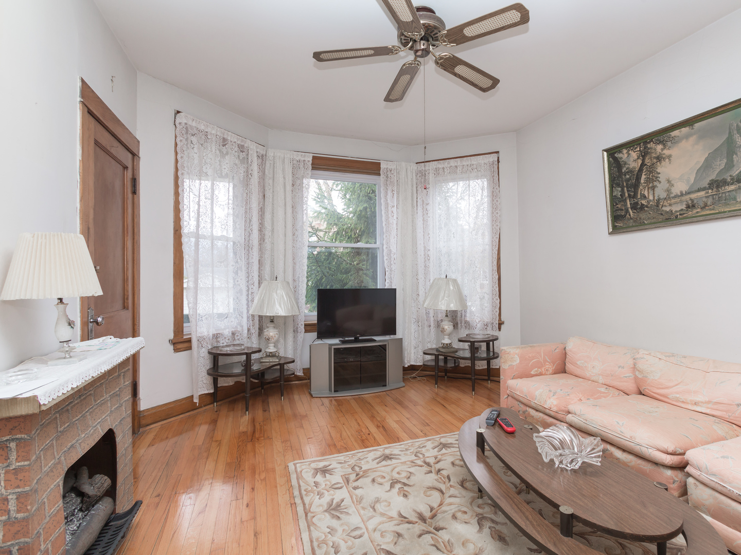 4249 W Melrose Street, Chicago, IL 60641