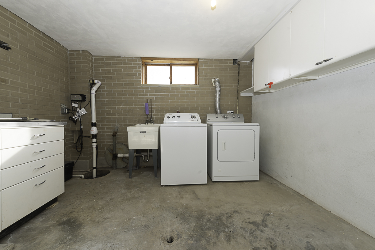 1211 Taylor Avenue, Highland Park, IL 60035