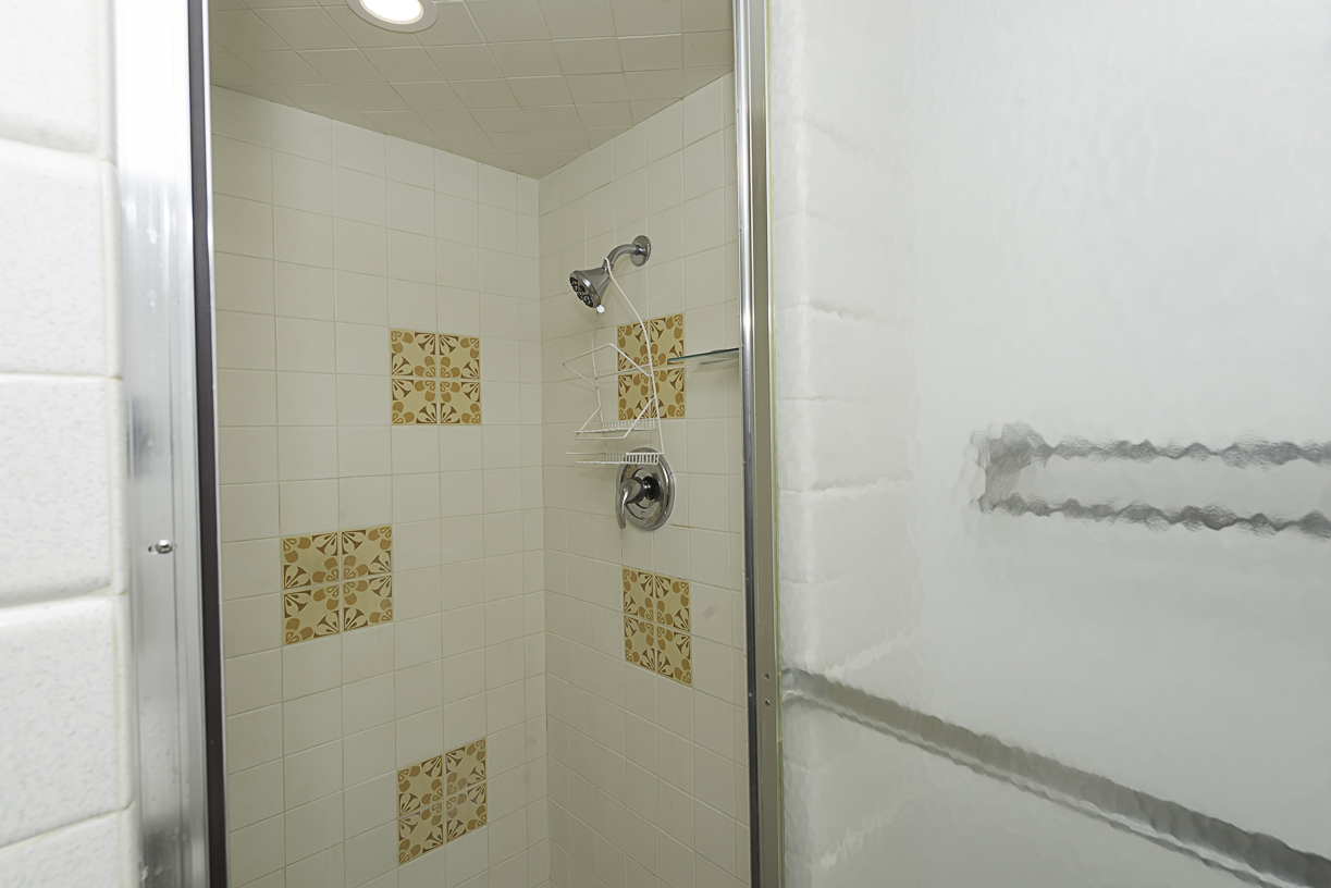 1211 Taylor Avenue, Highland Park, IL 60035