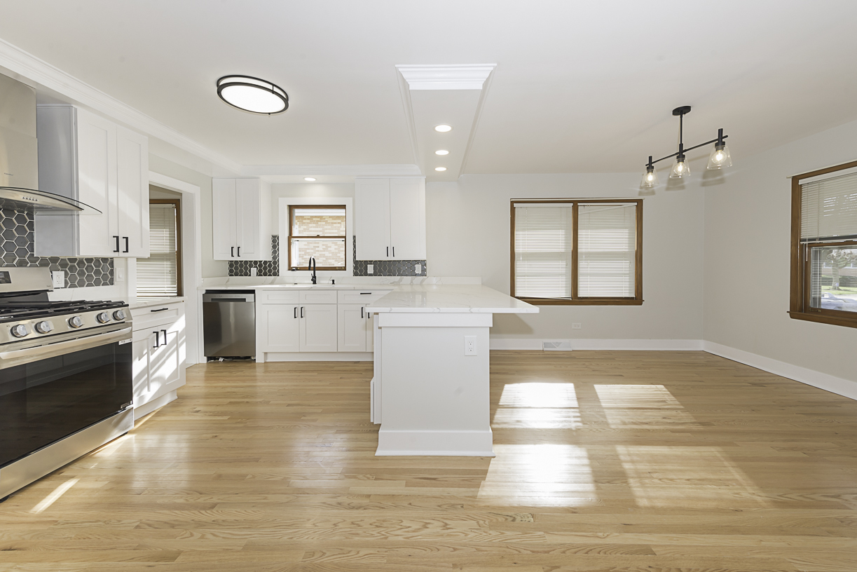 1211 Taylor Avenue, Highland Park, IL 60035