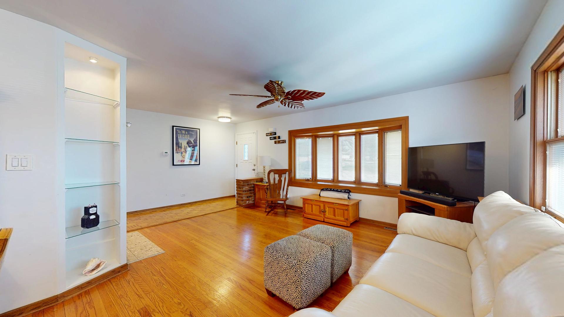 1413 E Euclid Avenue, Arlington Heights, IL 60004