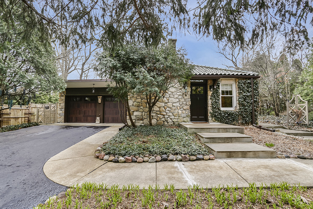 9001 W 119th Street, Palos Park, IL 60464