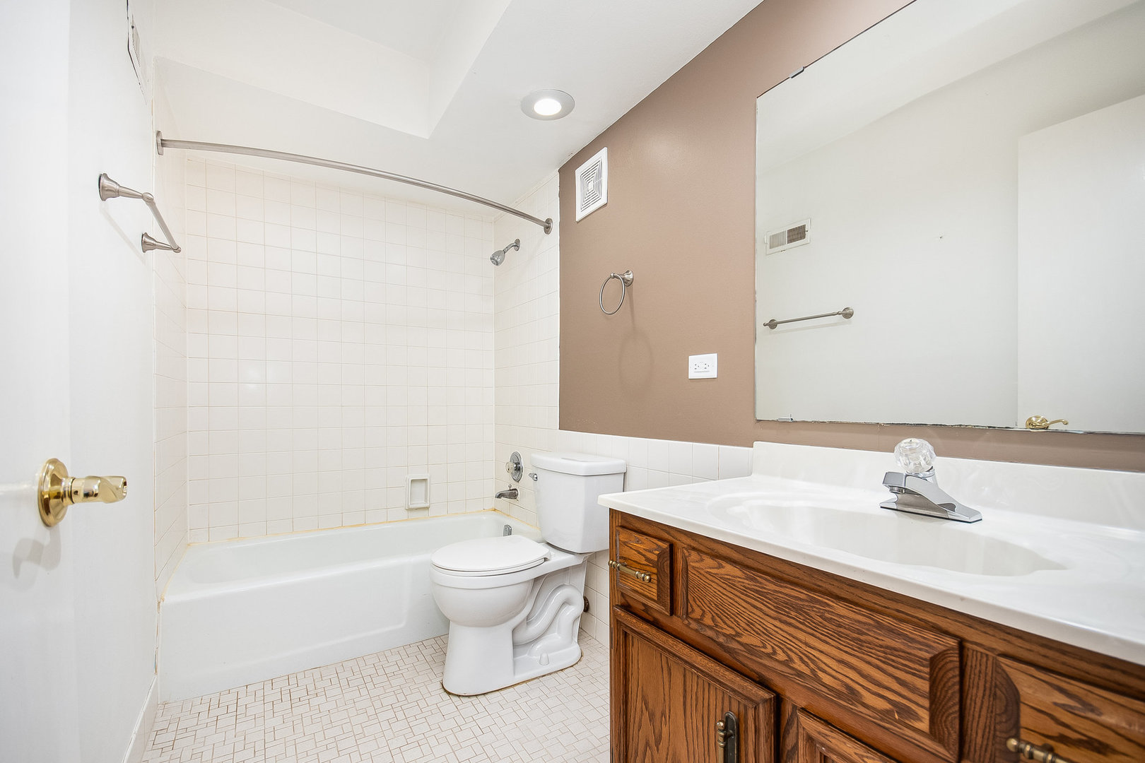 140 Carriage Way Drive #118C, Burr Ridge, IL 60527