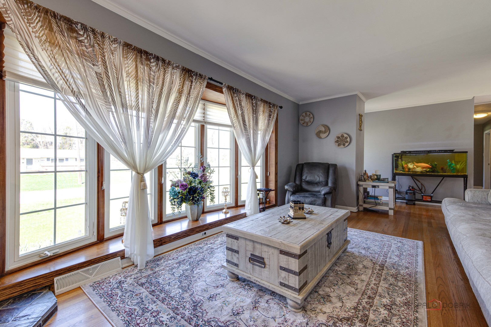 23W073 Dickens Avenue, Glen Ellyn, IL 60137