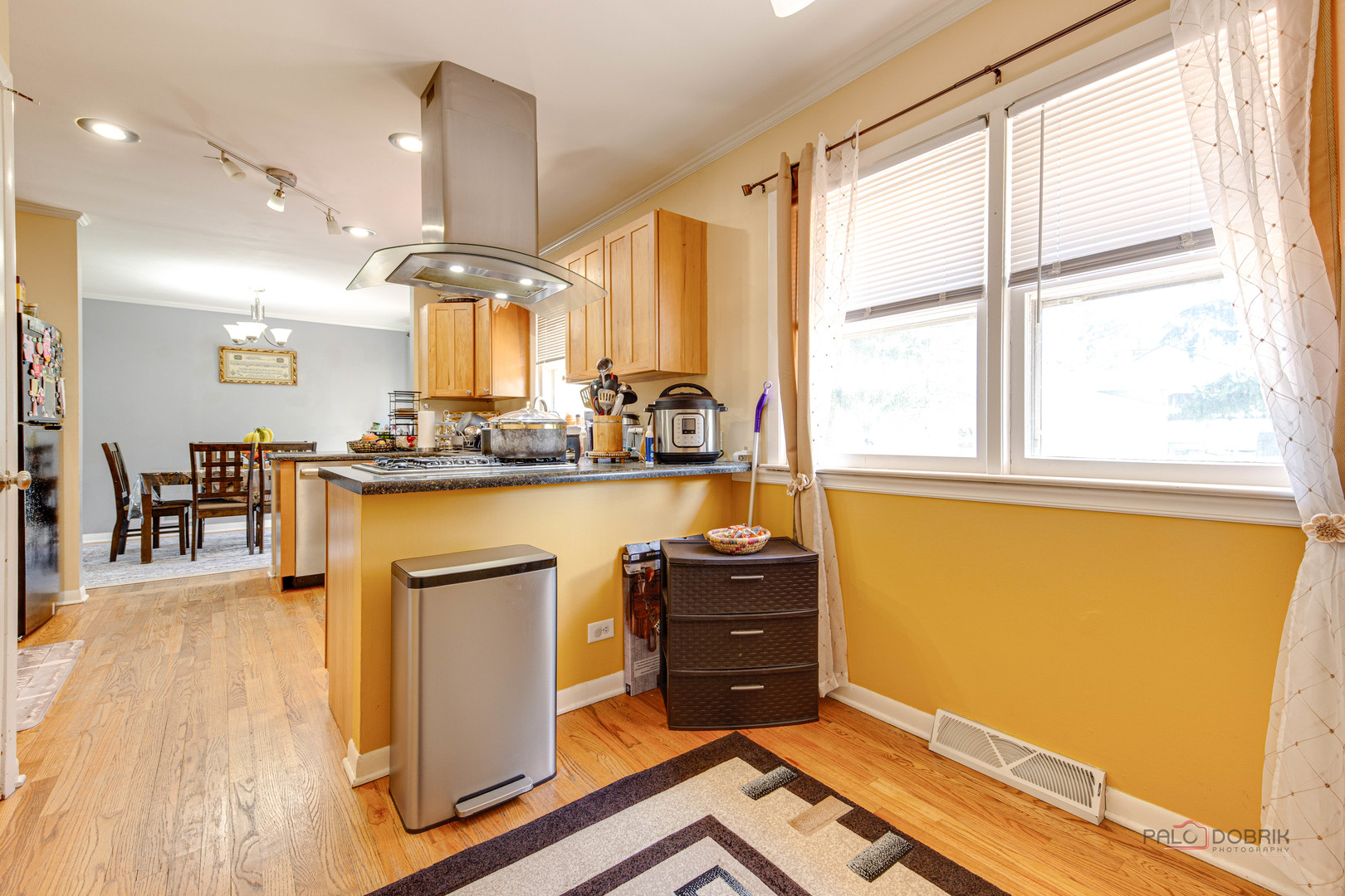 23W073 Dickens Avenue, Glen Ellyn, IL 60137
