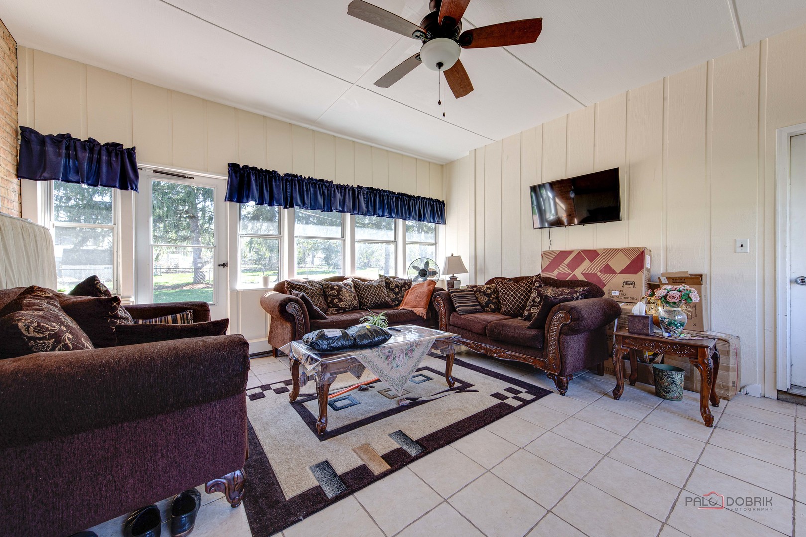 23W073 Dickens Avenue, Glen Ellyn, IL 60137