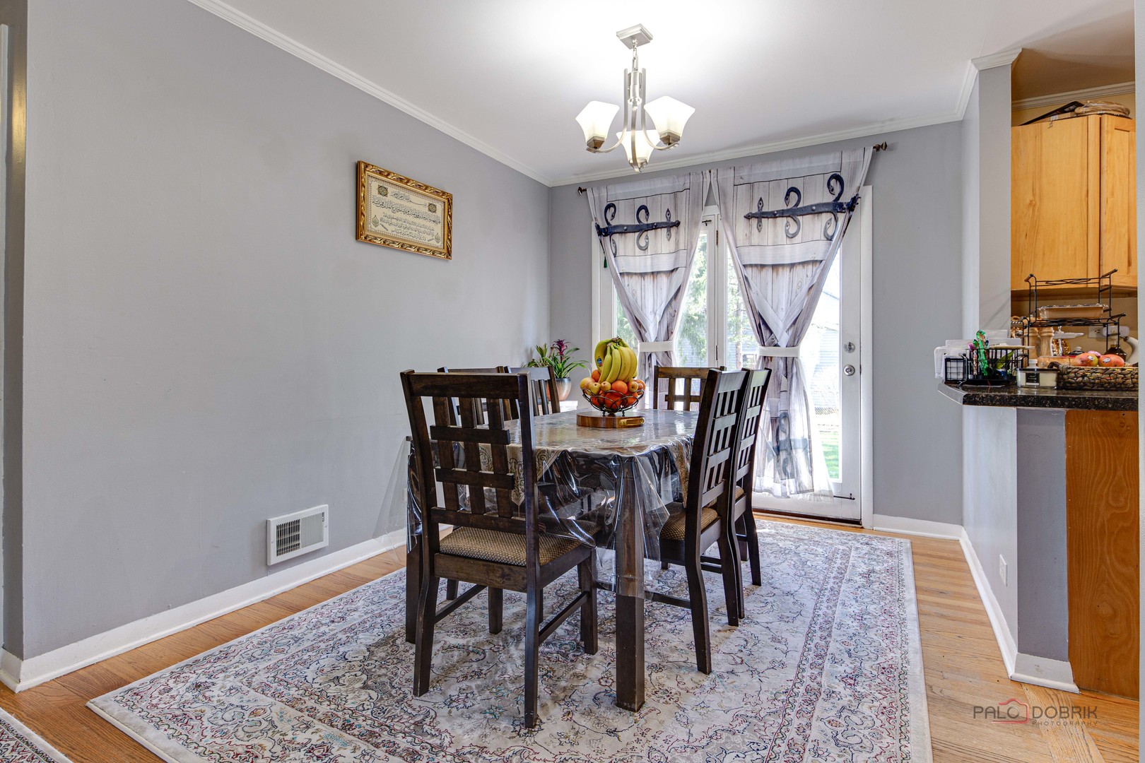 23W073 Dickens Avenue, Glen Ellyn, IL 60137