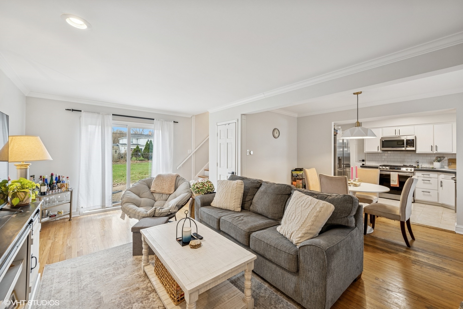 721 E Davis Street, Arlington Heights, IL 60005