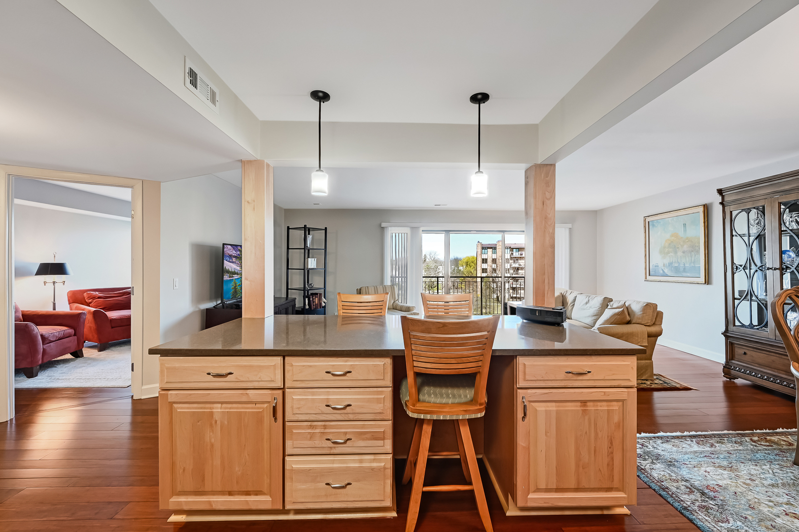301 LAKE HINSDALE Drive #411, Willowbrook, IL 60527