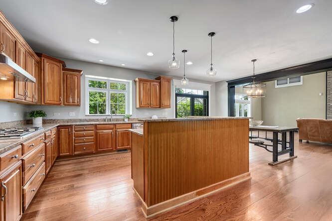 808 Maple Avenue, Downers Grove, IL 60515