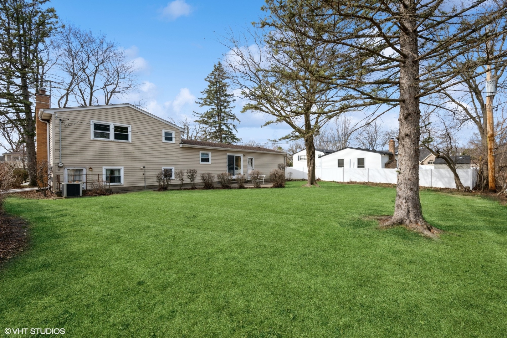 2208 N Champlain Street, Arlington Heights, IL 60004
