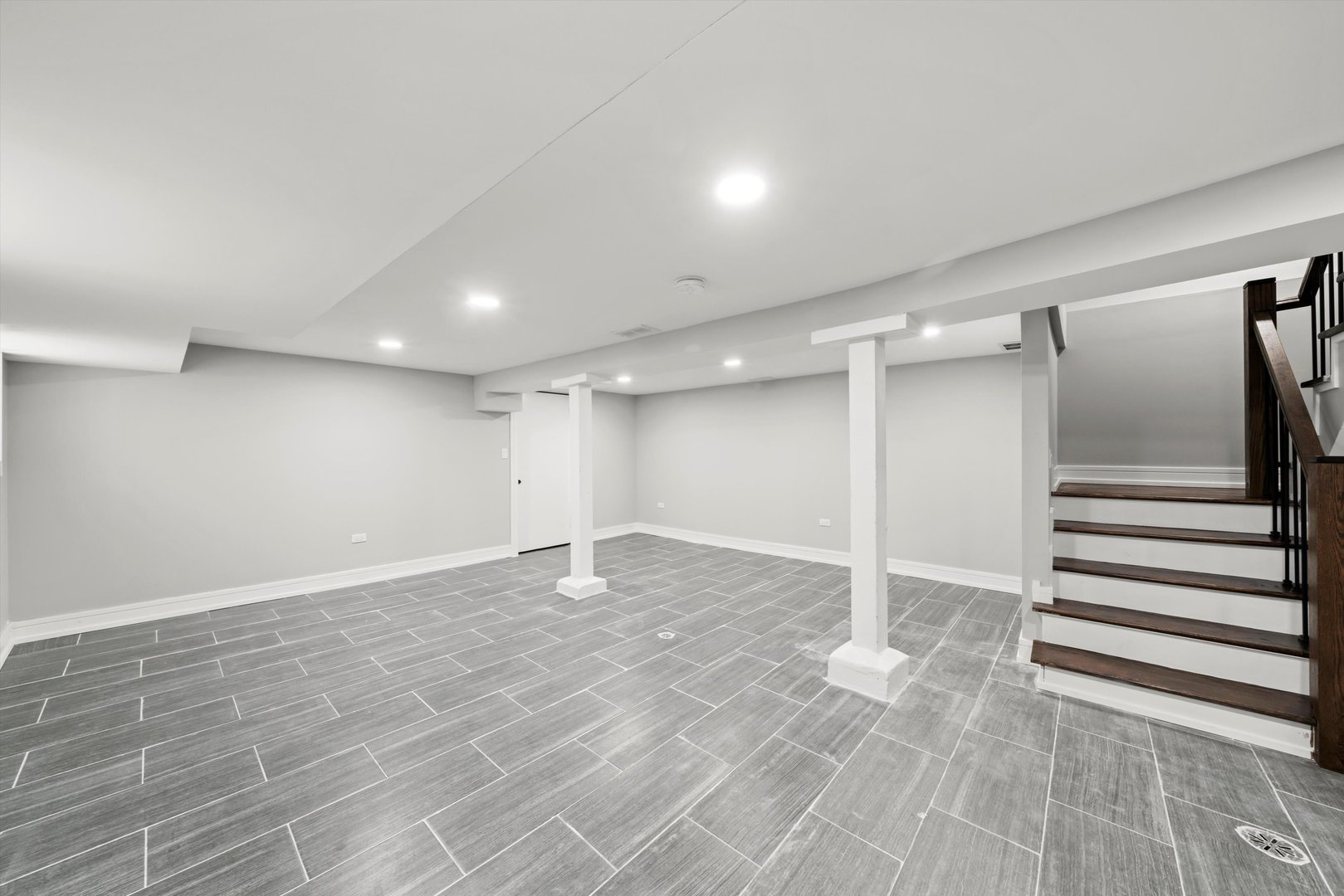 7747 S Rhodes Avenue, Chicago, IL 60619