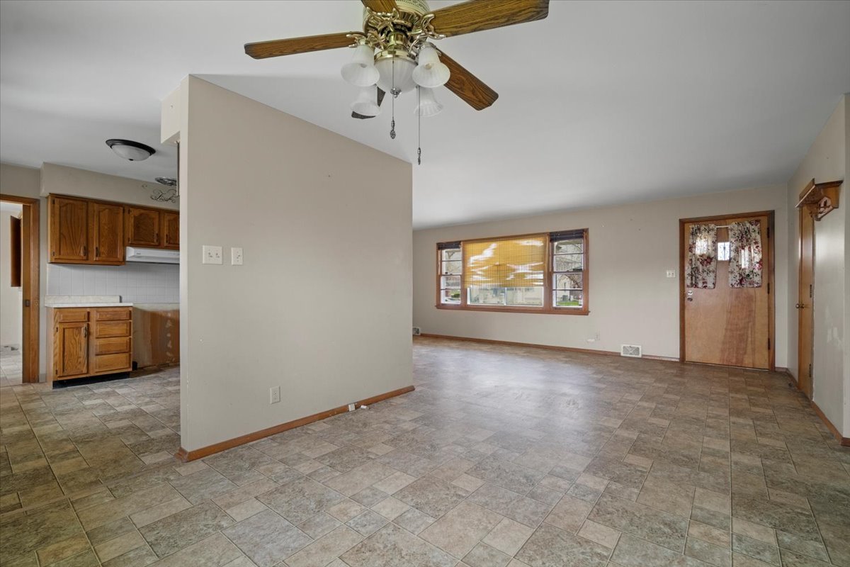 310 S 2nd Avenue, Chenoa, IL 61726