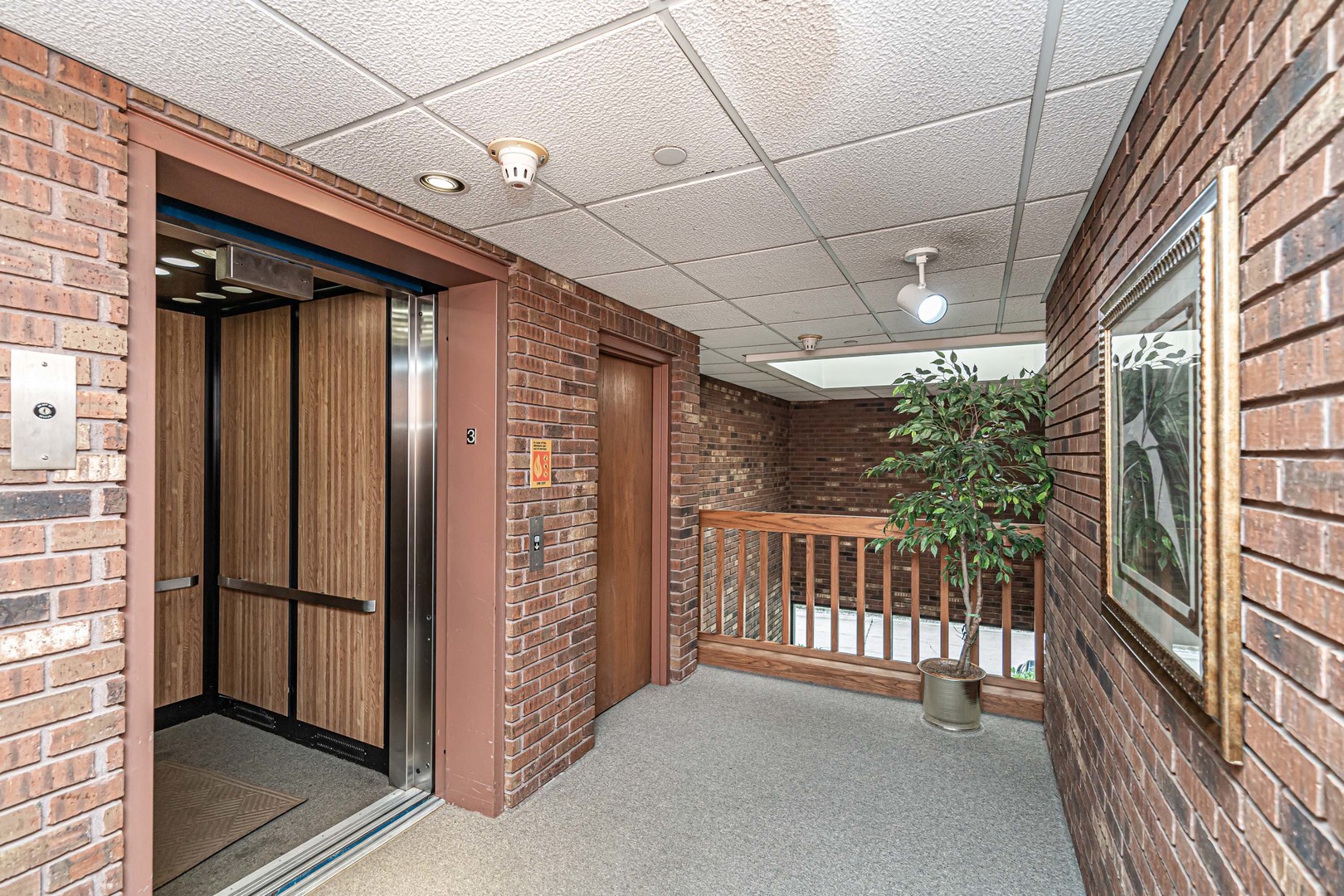 100 Red Top Drive #301, Libertyville, IL 60048
