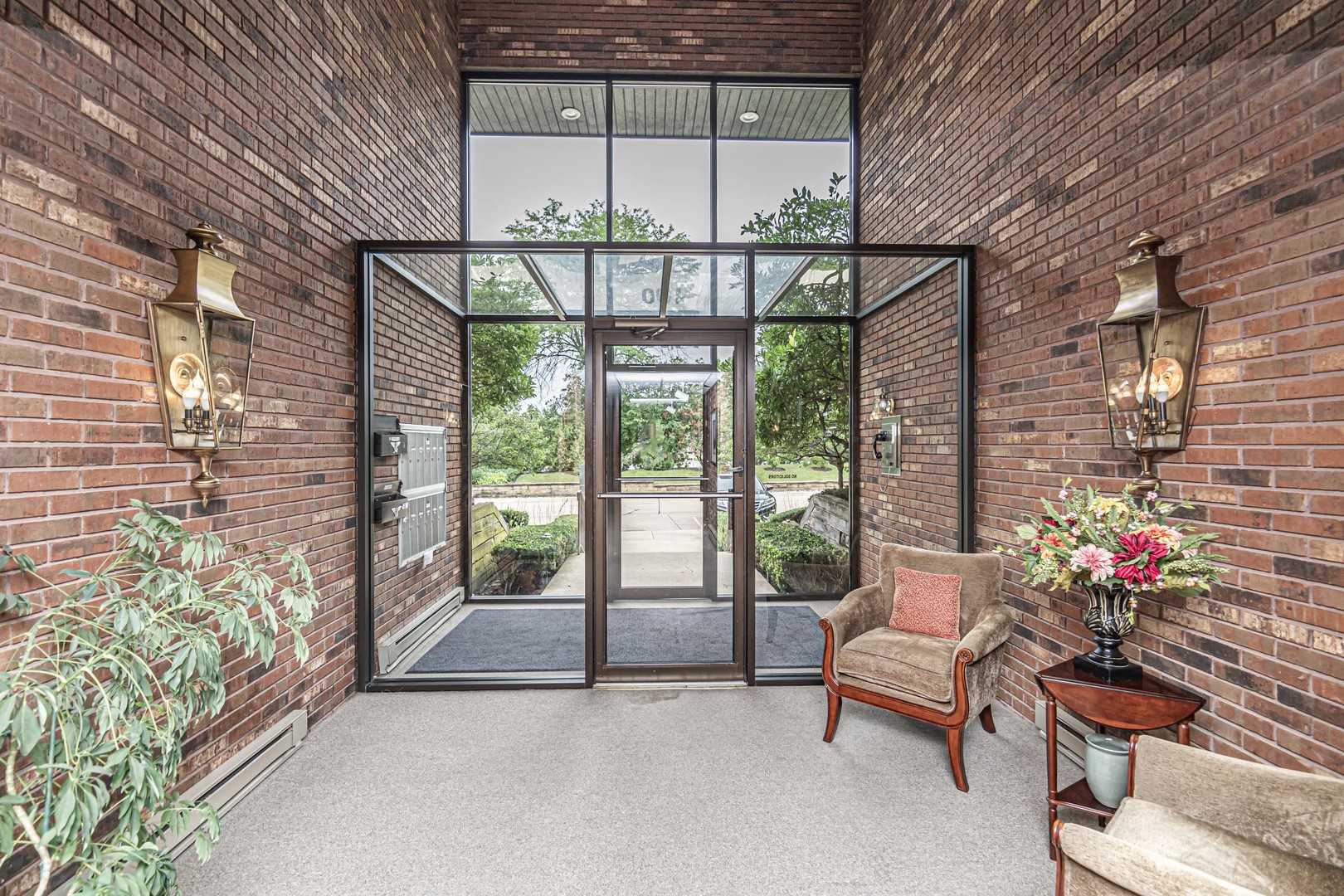 100 Red Top Drive #301, Libertyville, IL 60048