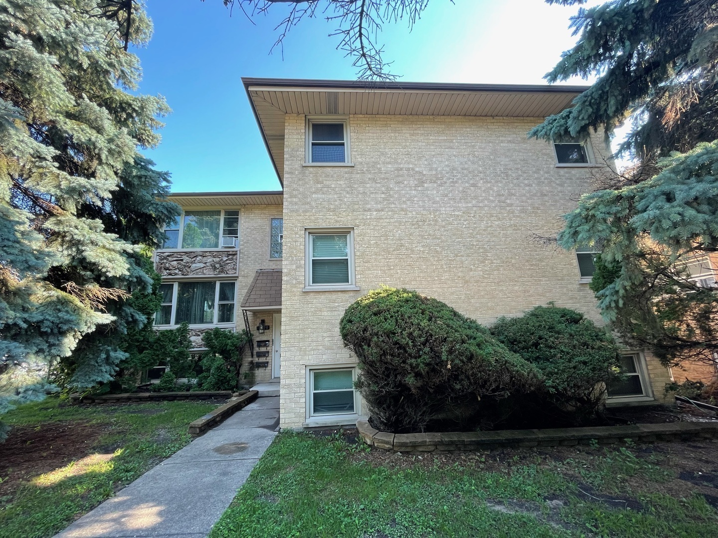 6520 W Gunnison Street, Harwood Heights, IL 60706