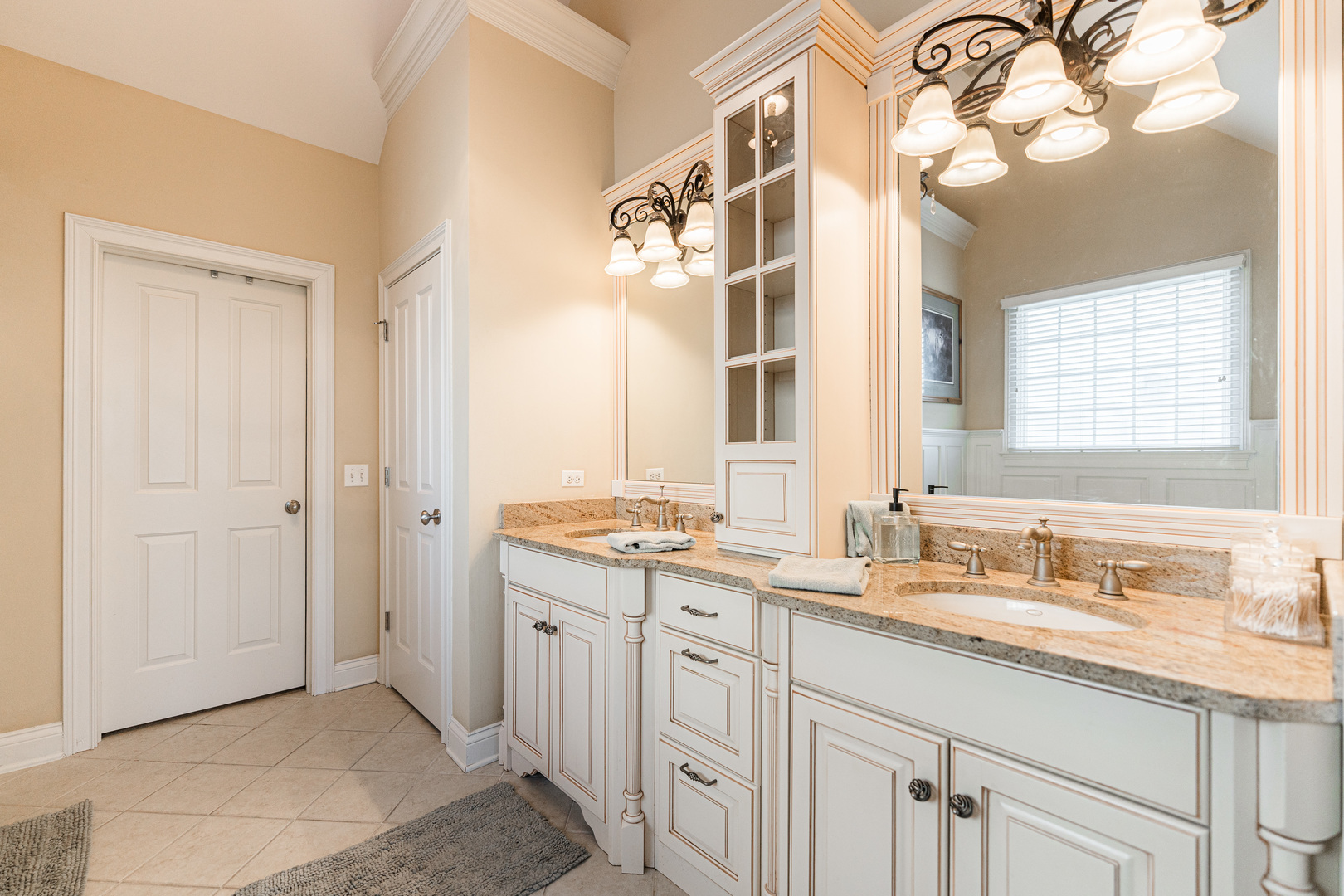 2217 Warrenville Avenue, Wheaton, IL 60189