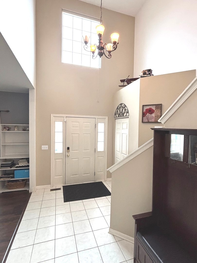 1932 Royal Lane, Aurora, IL 60503