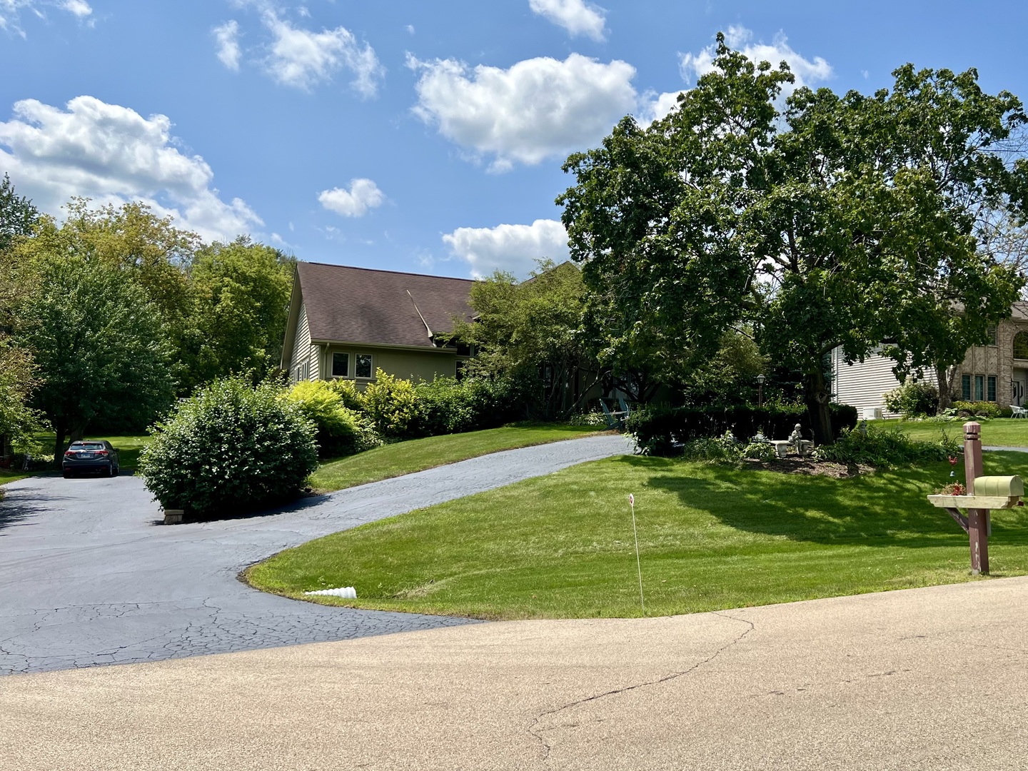 38W715 Bonnie Court, St. Charles, IL 60175