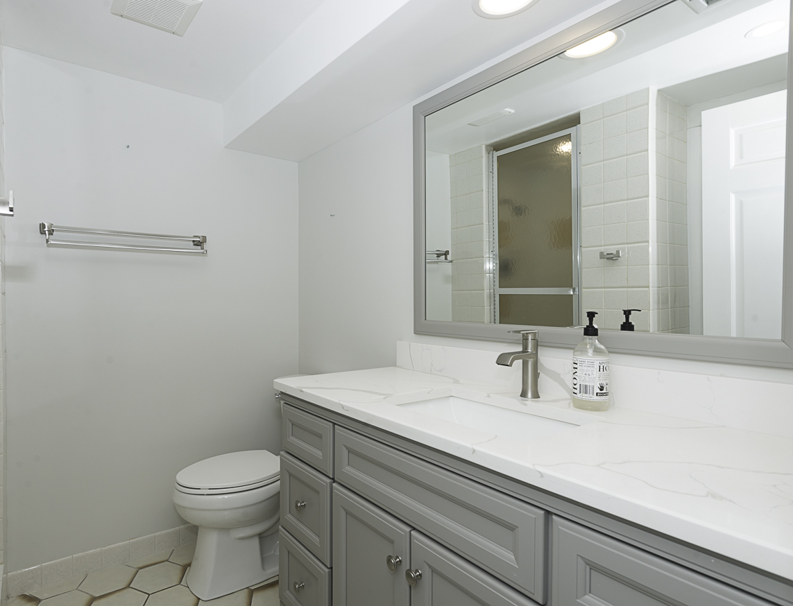 1211 Taylor Avenue, Highland Park, IL 60035
