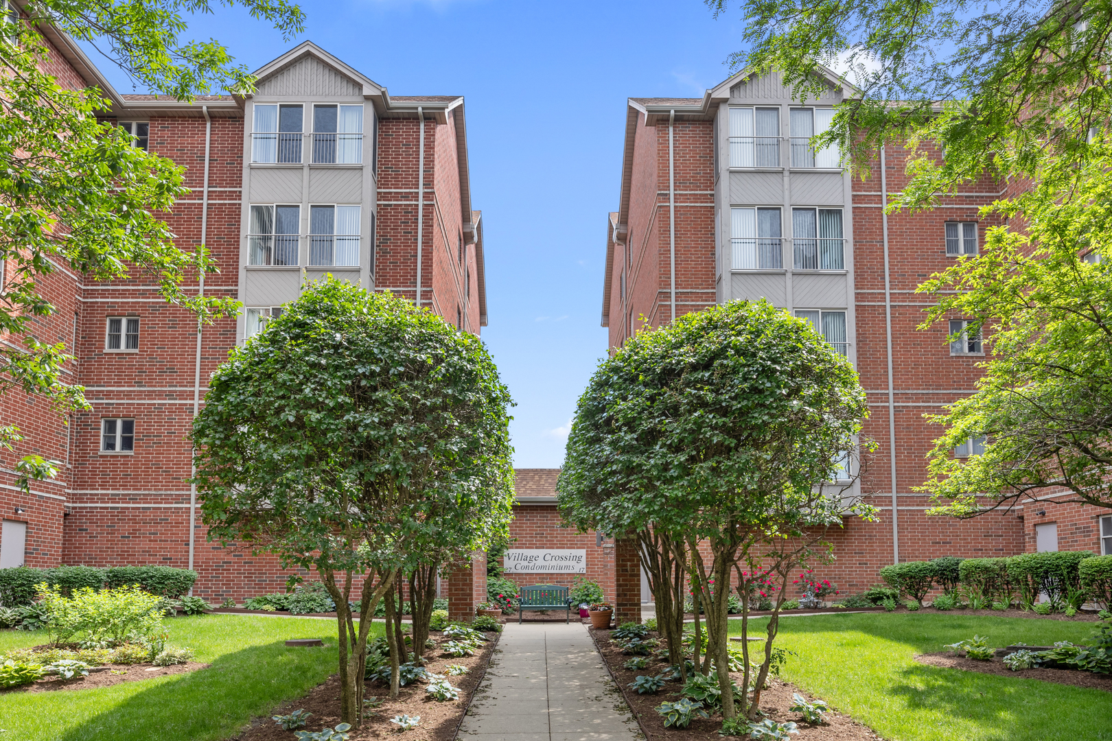 17 E Hattendorf Avenue #205, Roselle, IL 60172