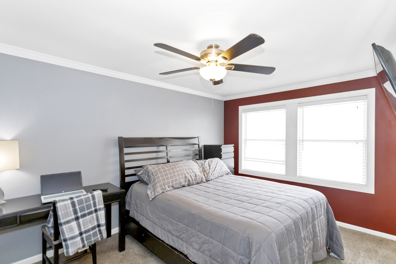 817 Stamford Court, Schaumburg, IL 60193