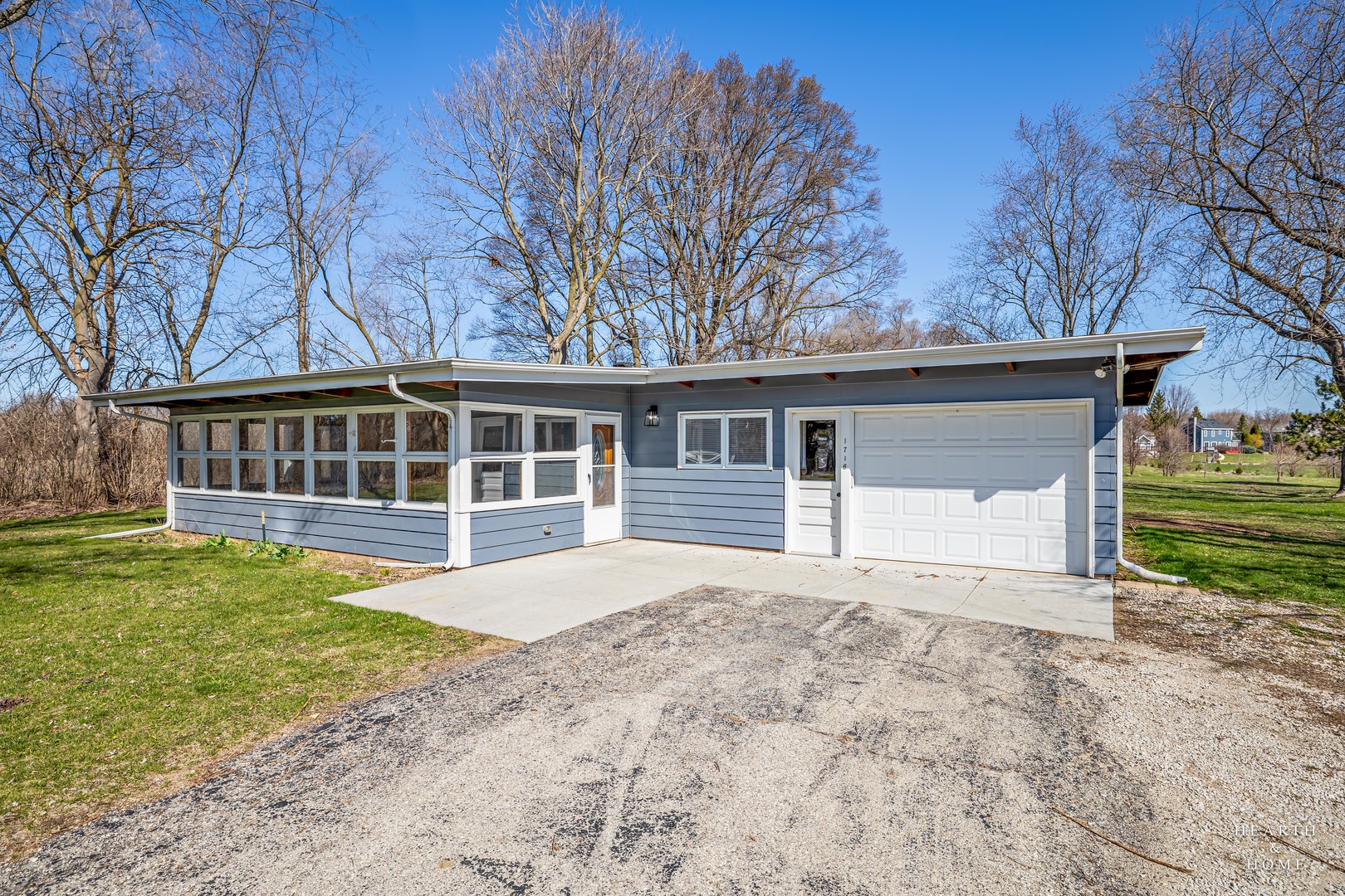 1716 W Main Street, Sleepy Hollow, IL 60118