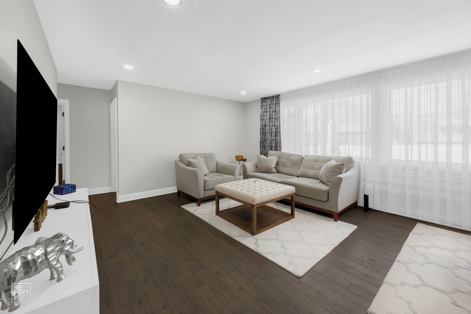 708 W Dresser Drive, Mount Prospect, IL 60056