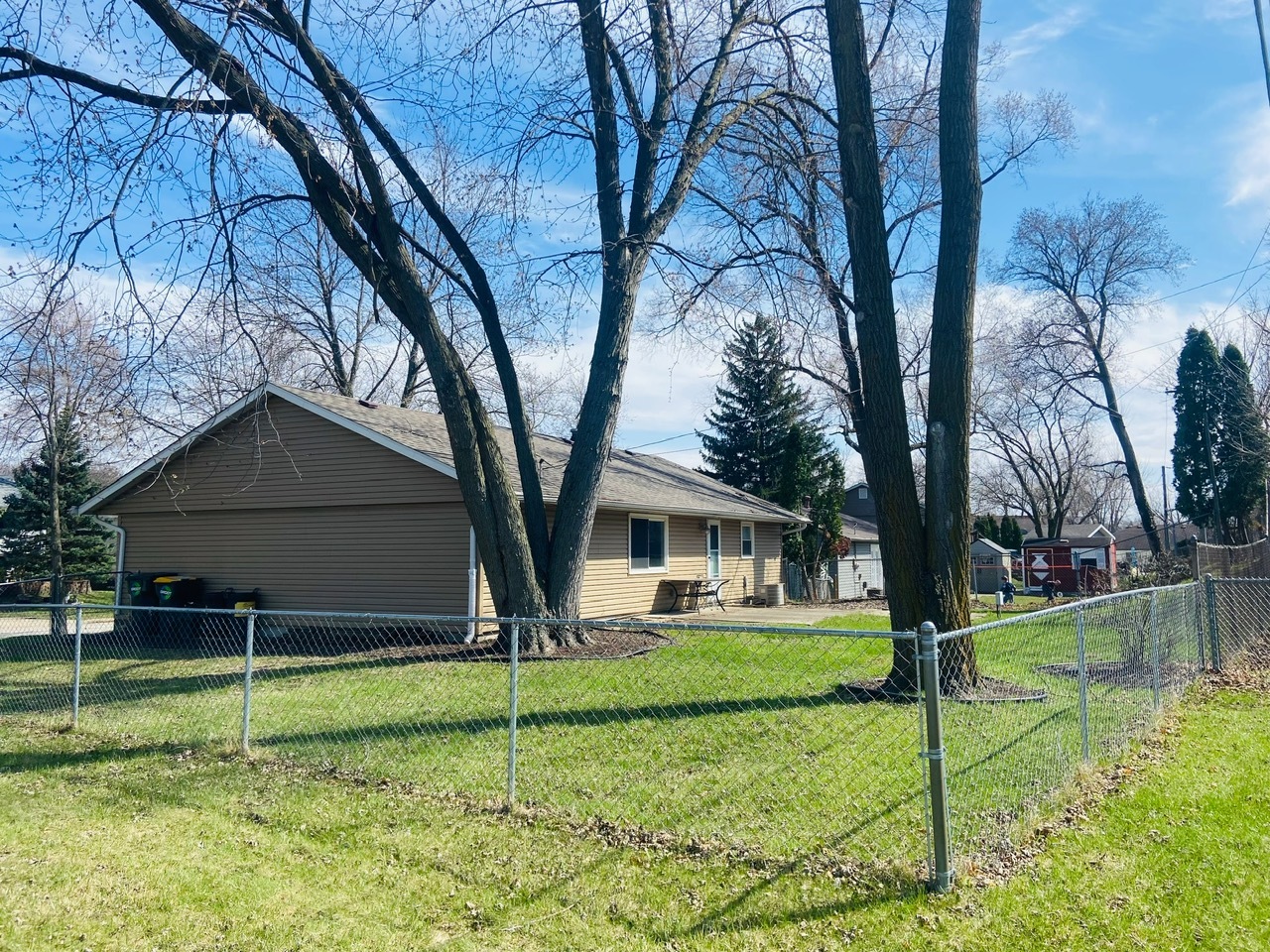 1207 Nippert Drive, Streamwood, IL 60107