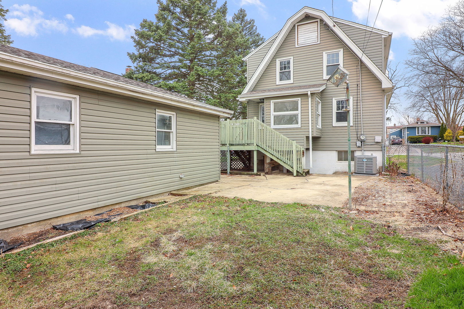 115 N 3rd Avenue, Villa Park, IL 60181