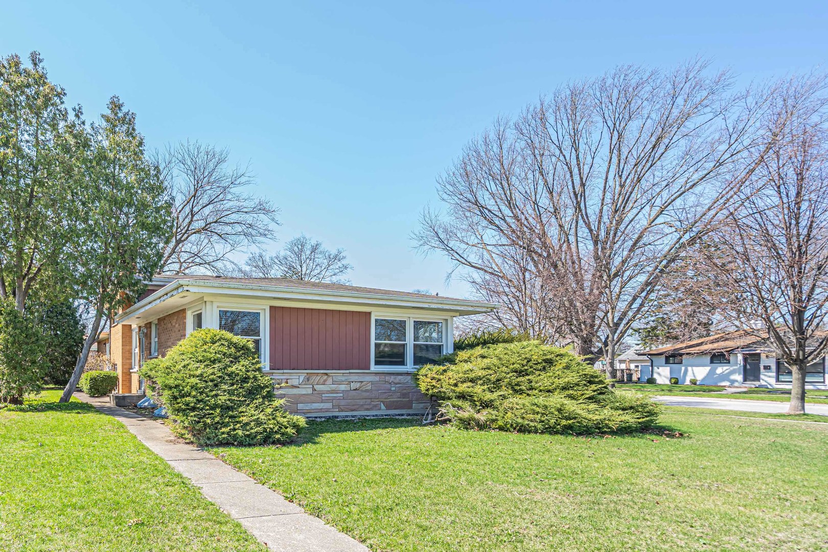 1845 Everett Avenue, Des Plaines, IL 60018