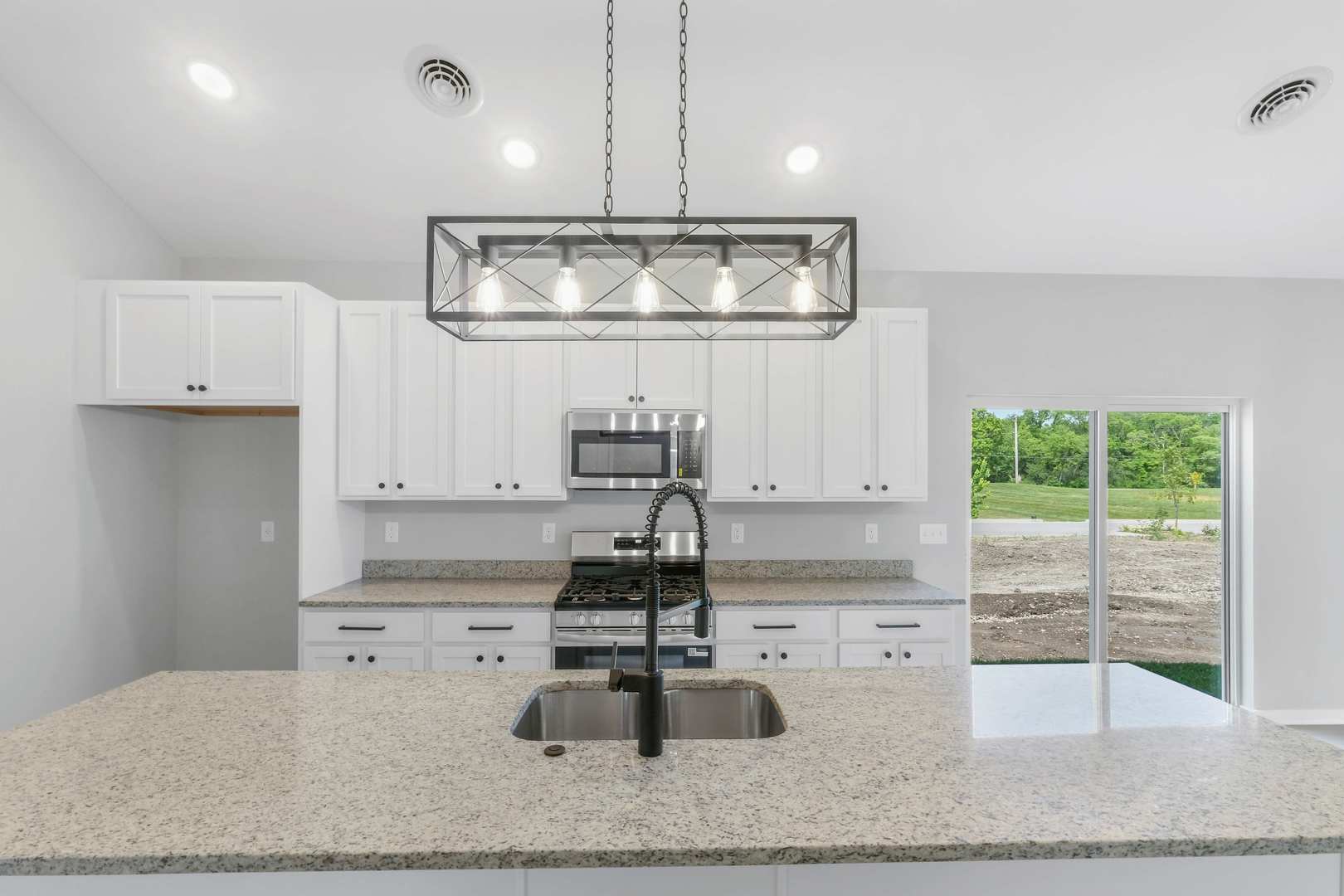 12 Redbud Row, Ottawa, IL 61350