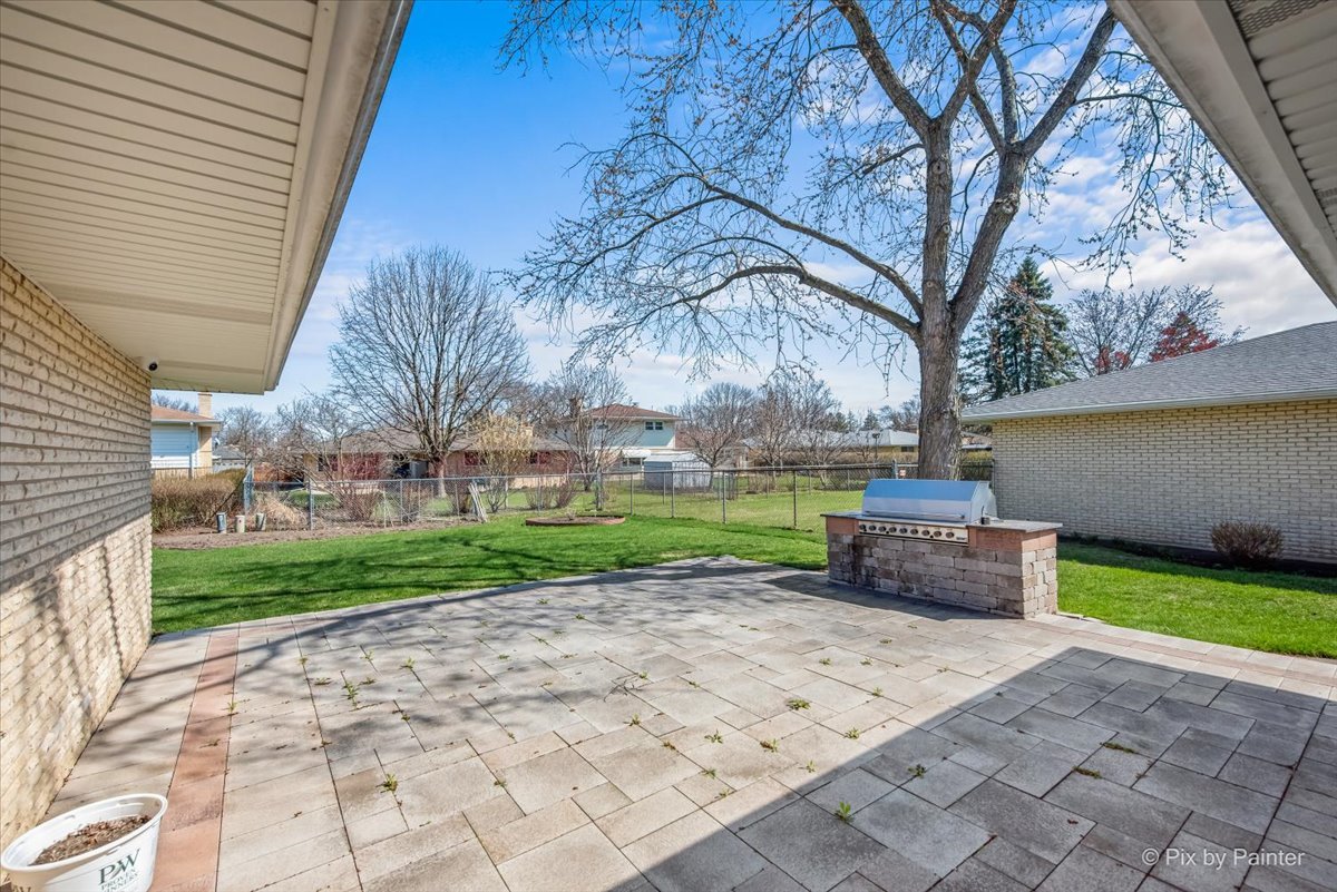 1805 N Larch Drive, Mount Prospect, IL 60056