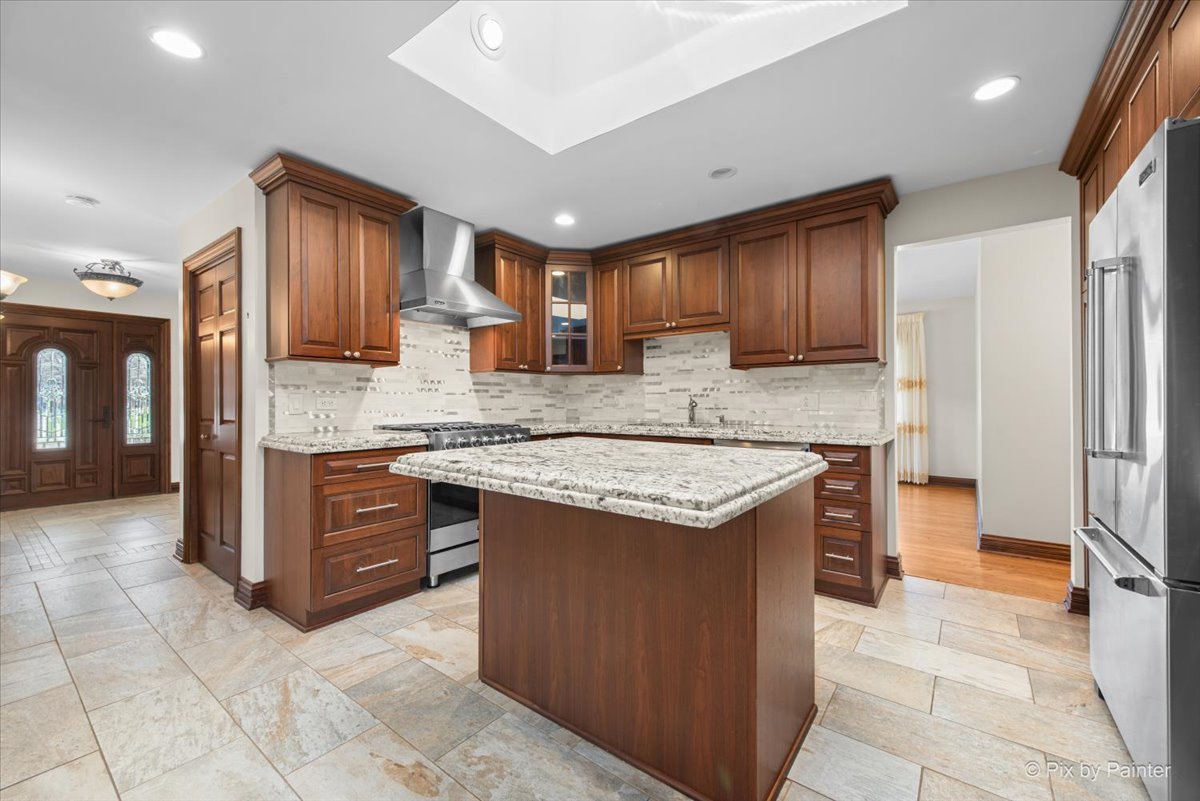 1805 N Larch Drive, Mount Prospect, IL 60056