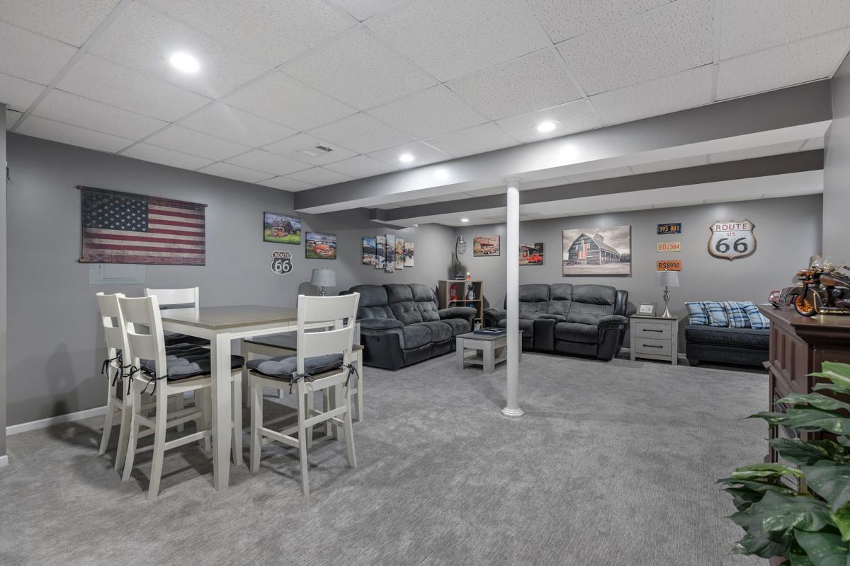 1511 N Pembroke Drive, South Elgin, IL 60177