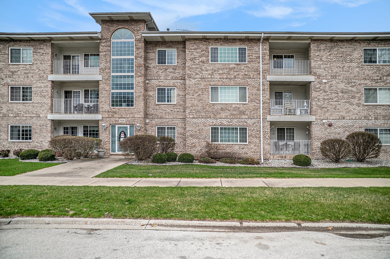18216 Lange Street #3C, Lansing, IL 60438