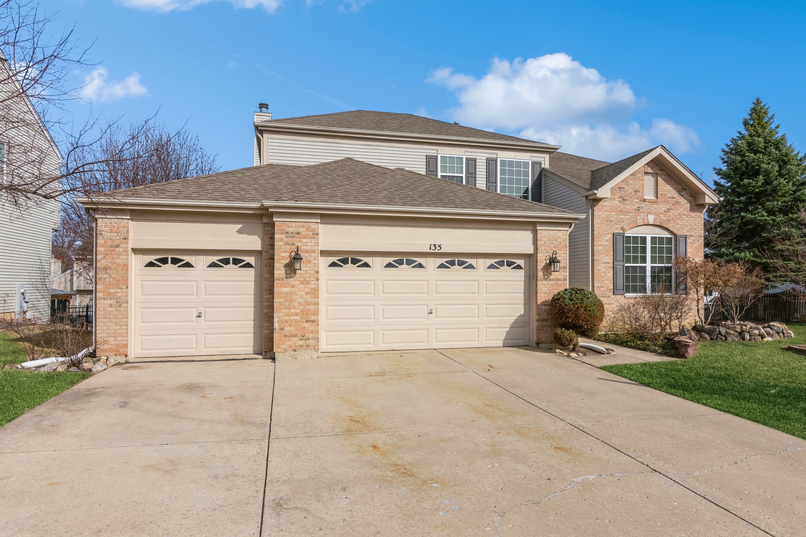 135 Buckskin Lane, Streamwood, IL 60107
