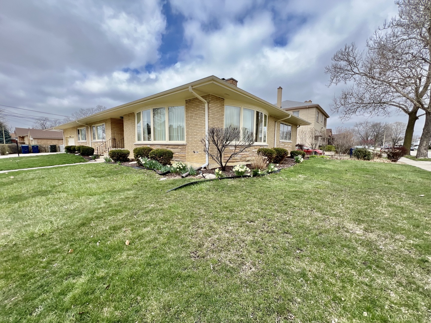 9156 S FRANCISCO Avenue, Evergreen Park, IL 60805