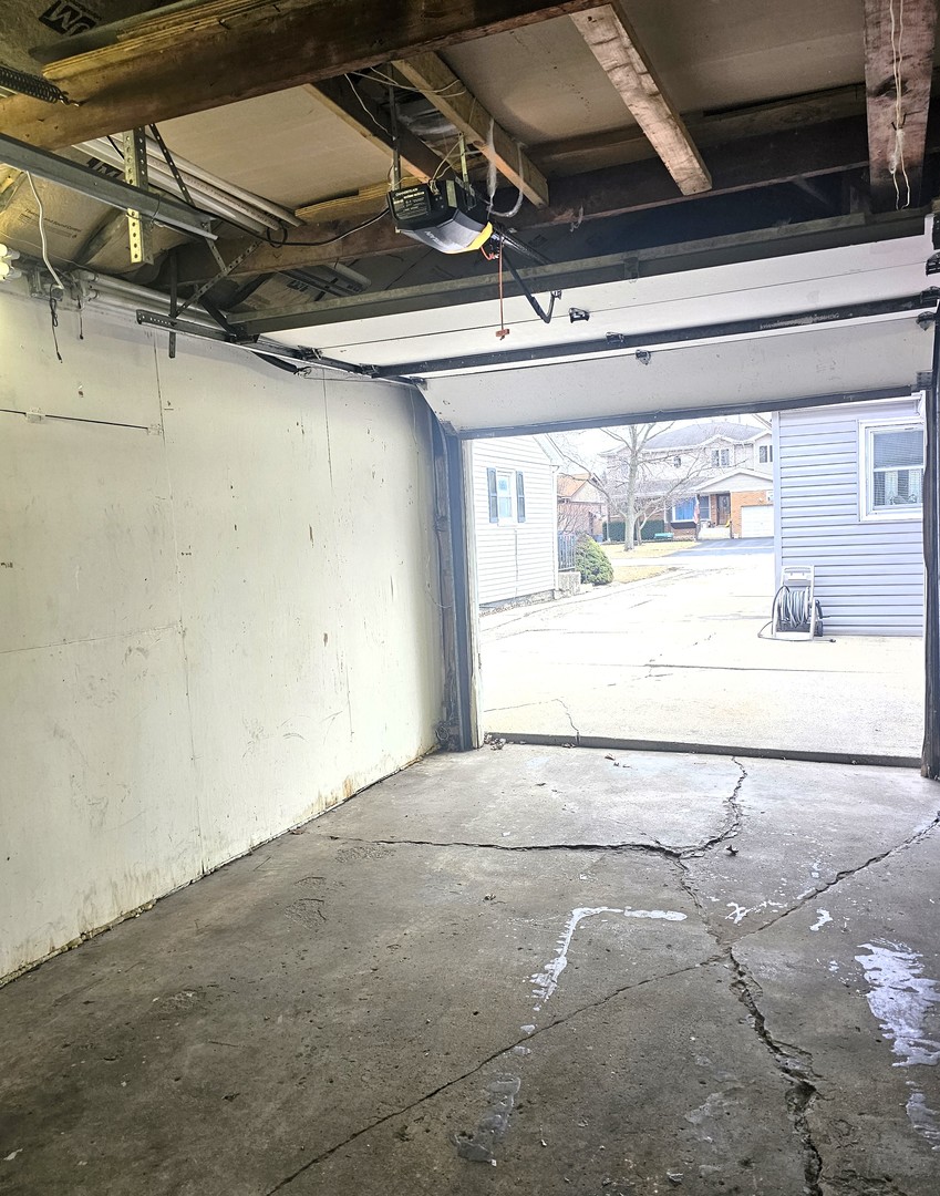 6126 W 82nd Place, Burbank, IL 60459