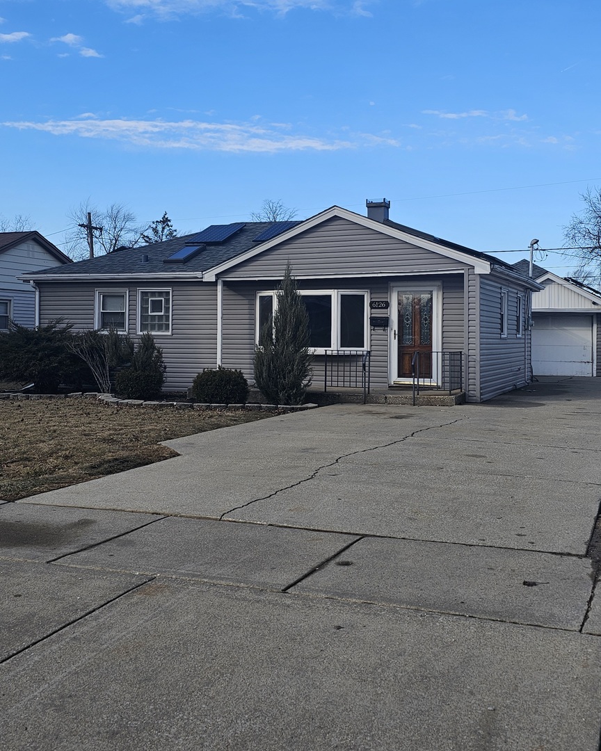 6126 W 82nd Place, Burbank, IL 60459