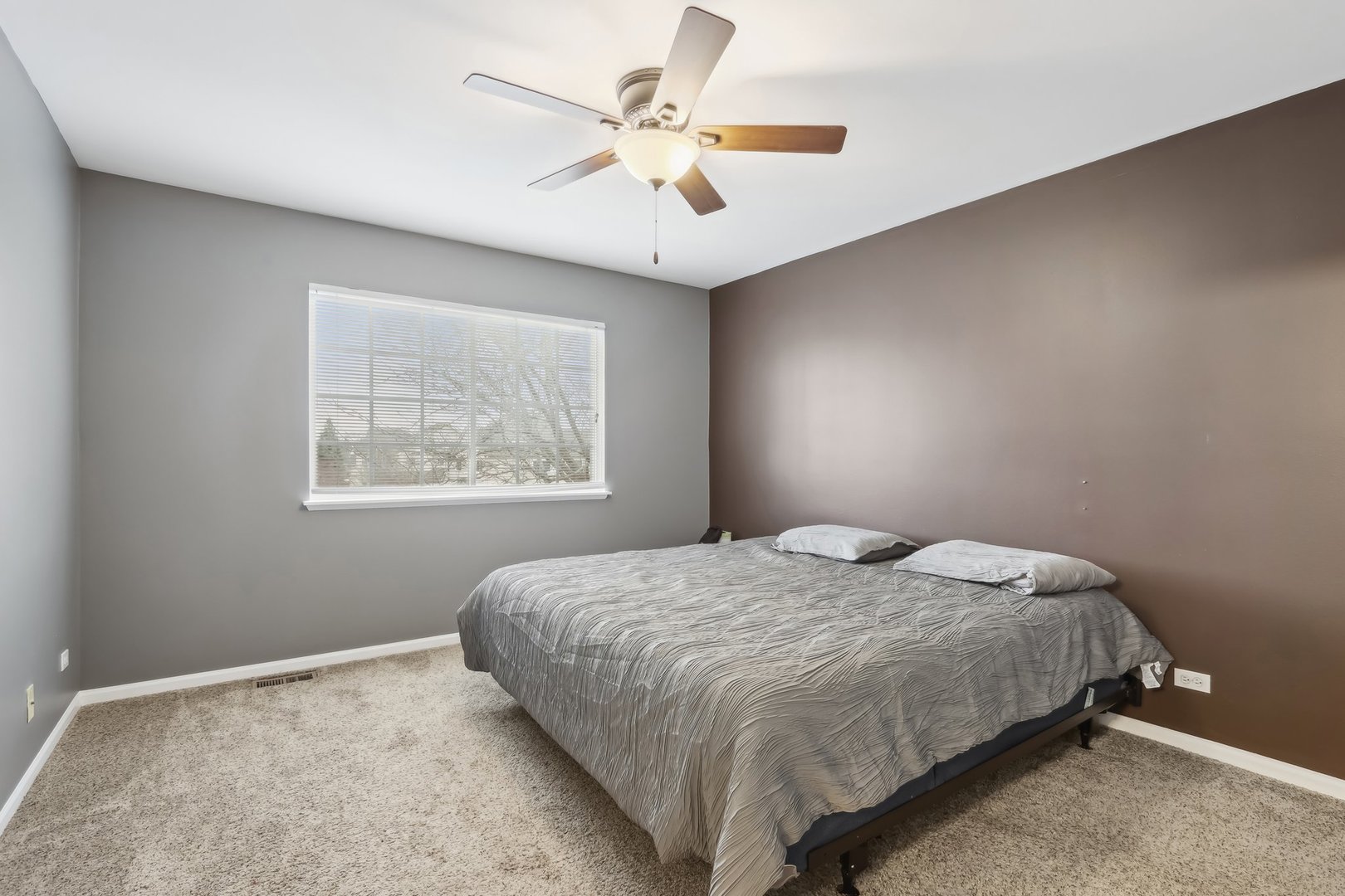 458 Jamestown Court #458, Aurora, IL 60502
