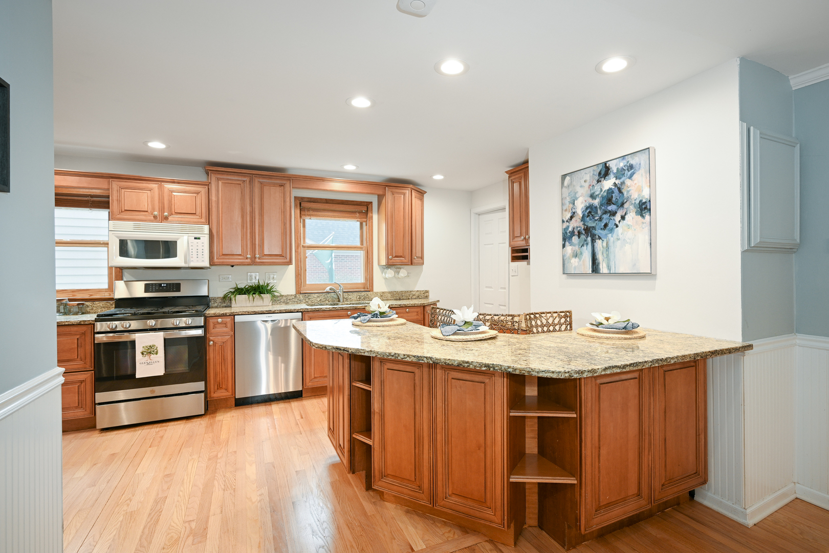 744 Kenilworth Avenue, Glen Ellyn, IL 60137