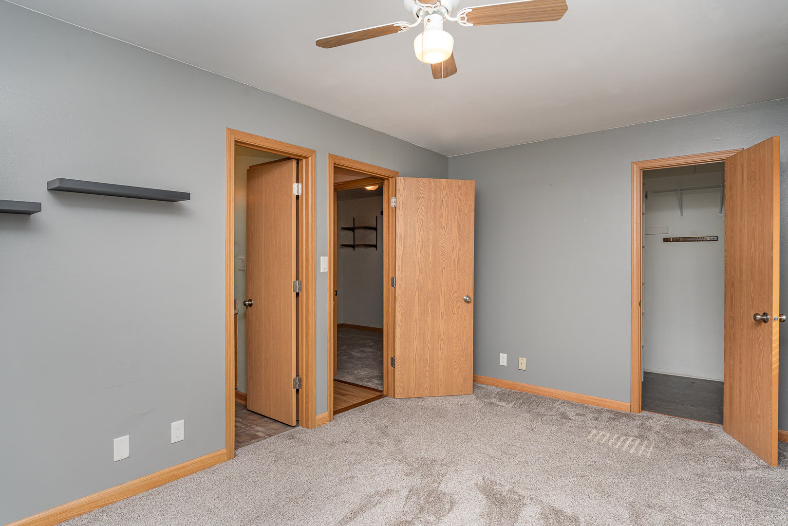2363 Carnation Drive #301D, Crest Hill, IL 60403